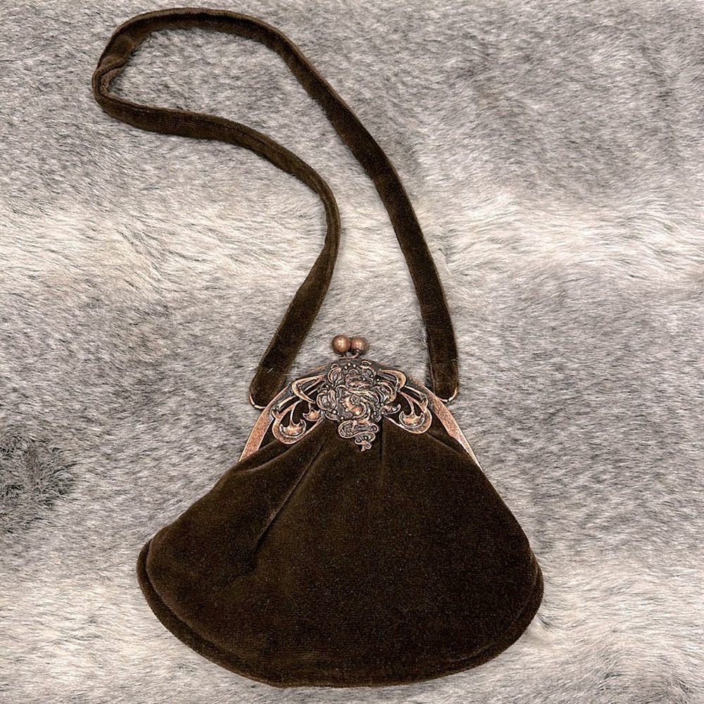 Vintage carpet bags of America clutch